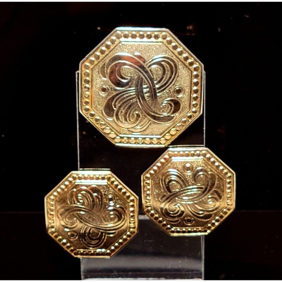 MCM Octogonal Clip On Earrings Brooch Set Gold Tone Engraved Victorian Style VGC - Picture 13 of 14